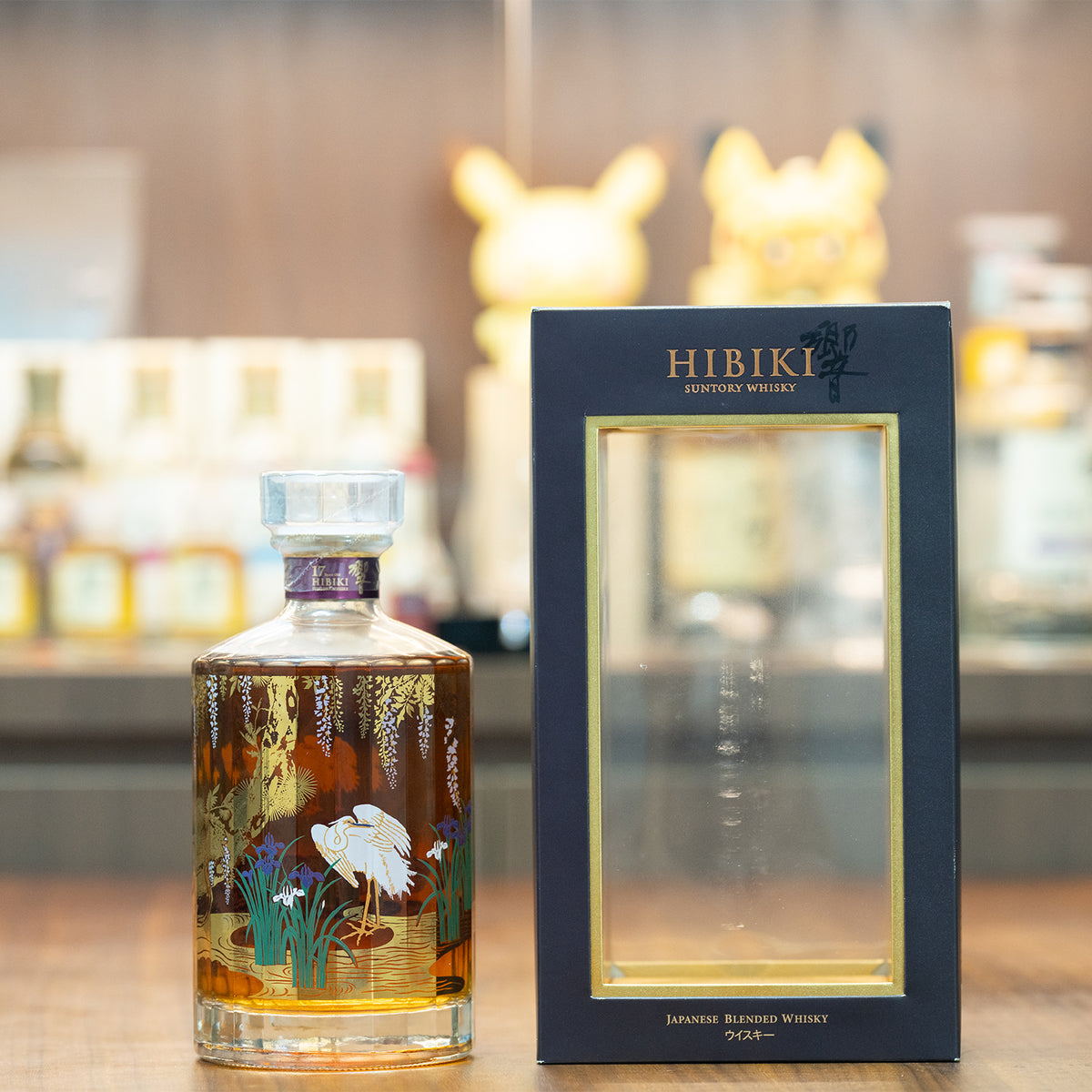 Hibiki 17 Year old Egret White Heron beckons Shirasagi whisky bottle